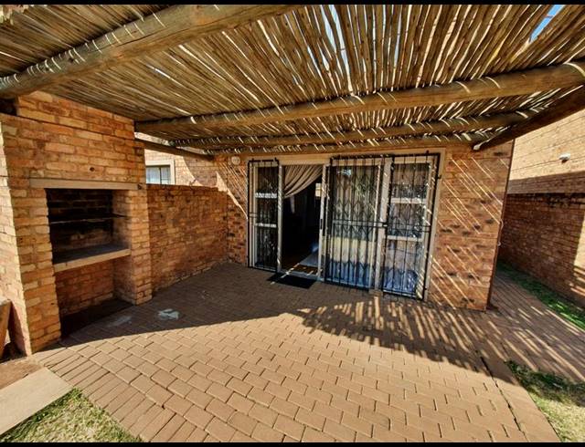 4 BEDROOM APARTMENT FOR SALE IN THERESAPARK